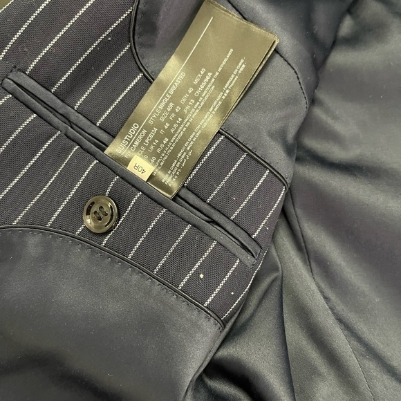 Suistudio Pinstripe Blazer - Picture 6 of 9